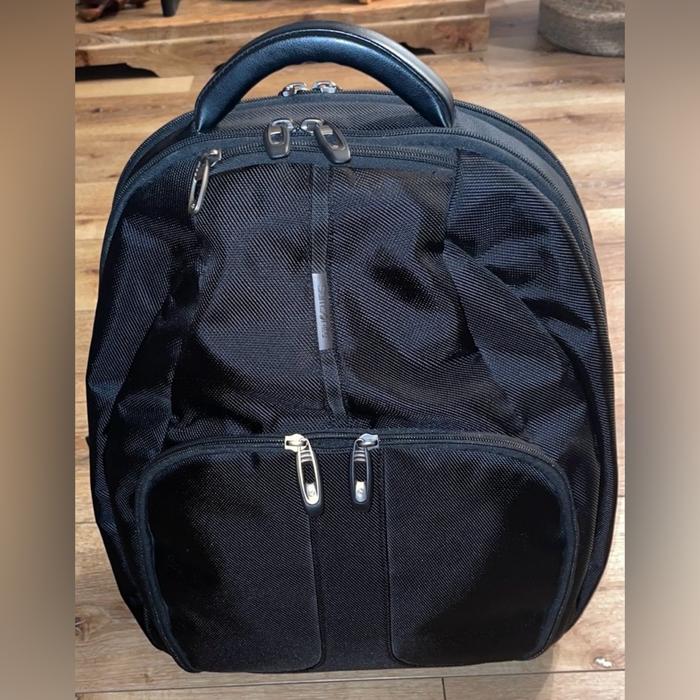 Samsonite black durable padded computer backpack with zippered pockets
